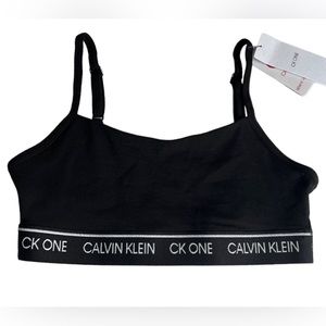 Black top Calvin Klein